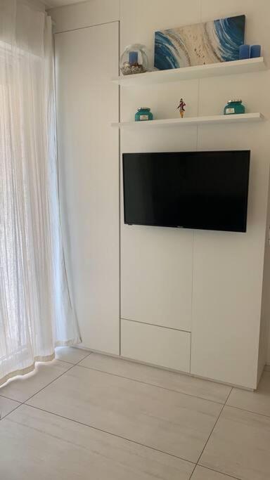 Suite bianca fronte mare - Appartamento con 1 Camera da Letto - 23