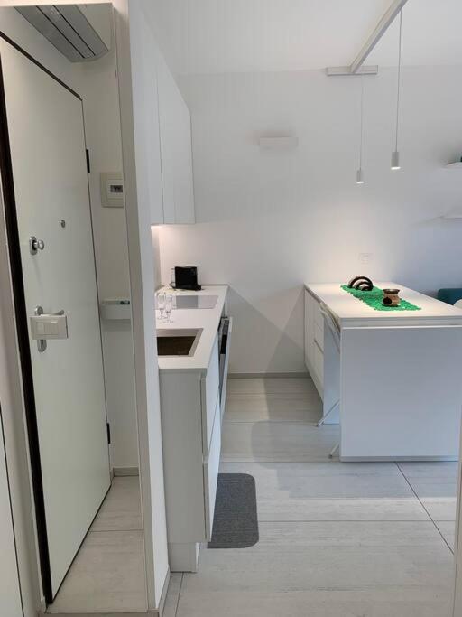Suite bianca fronte mare - Appartamento con 1 Camera da Letto - 30