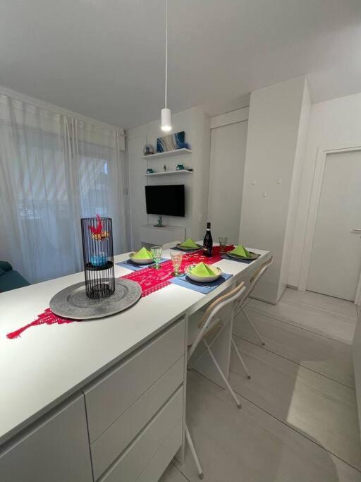 Suite bianca fronte mare - Appartamento con 1 Camera da Letto - 41