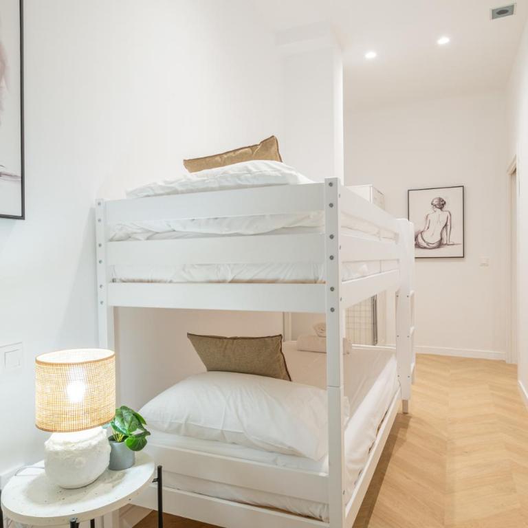 Flats poeta serrano - Three-Bedroom Apartment - 57