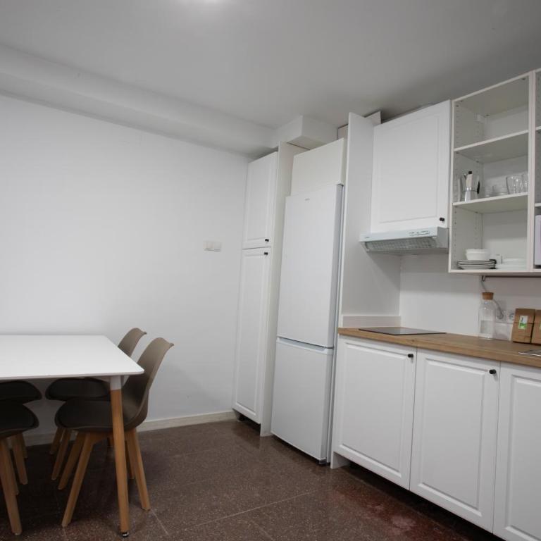 Residencia Universitaria Resa Colegio de Cuenca - Familienstudio - 2