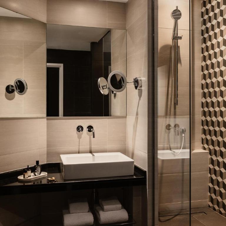 Hôtel Bourgogne & Montana - Chambre Supérieure - 1