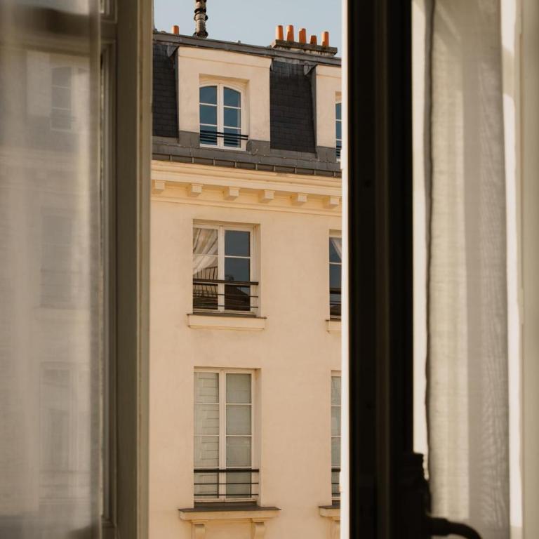 Hôtel Bourgogne & Montana - Chambre Supérieure - 7
