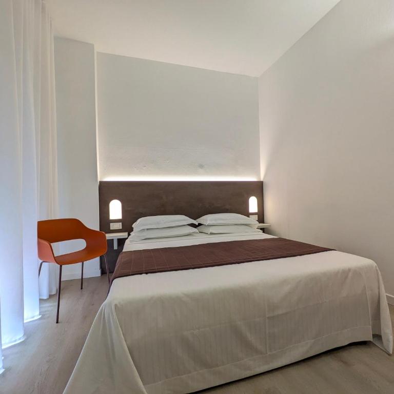Hotel Piccolo - Camera Matrimoniale Small con Letto alla Francese - 1