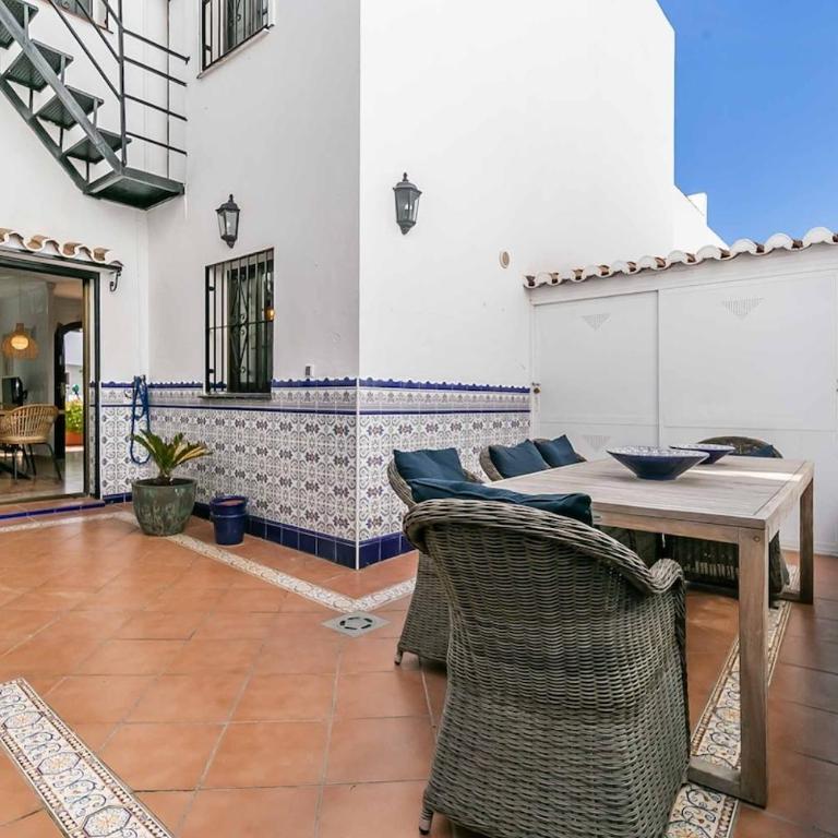 125- Beautiful Andalusian House with Private Patio - Casa de 3 dormitorios - 1