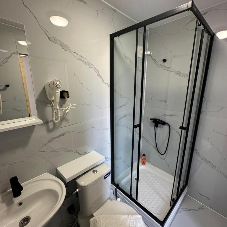 Beatrix Suites - Deluks Dvokrevetna Soba sa Bračnim Krevetom - 2