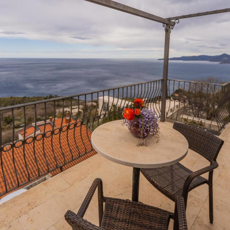 Castello degli Aranci Eco Resort - King Suite with Sea View - 6