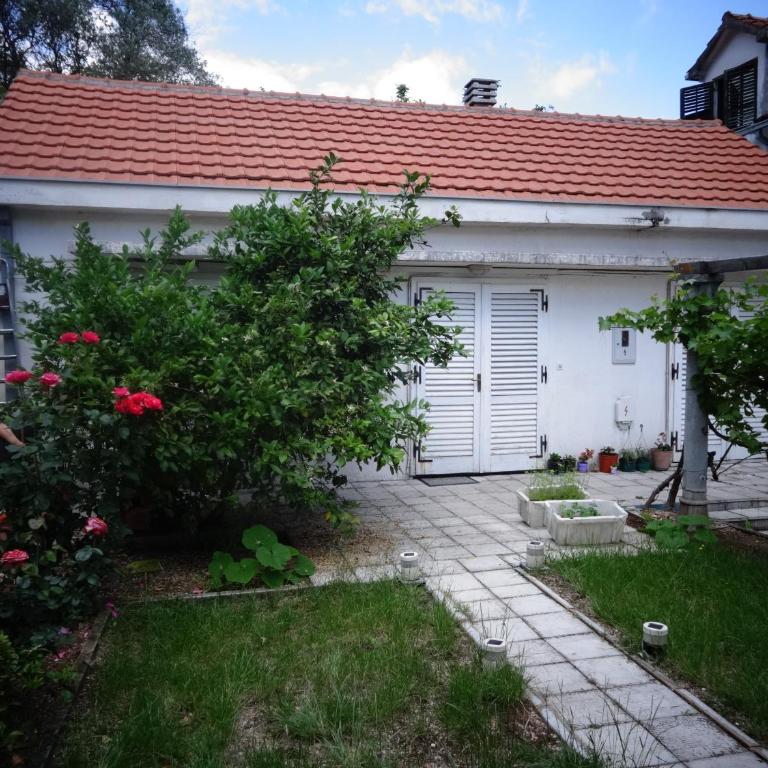 Cute studio with garden and terrace,by the sea - Studio sa Terasom - 2