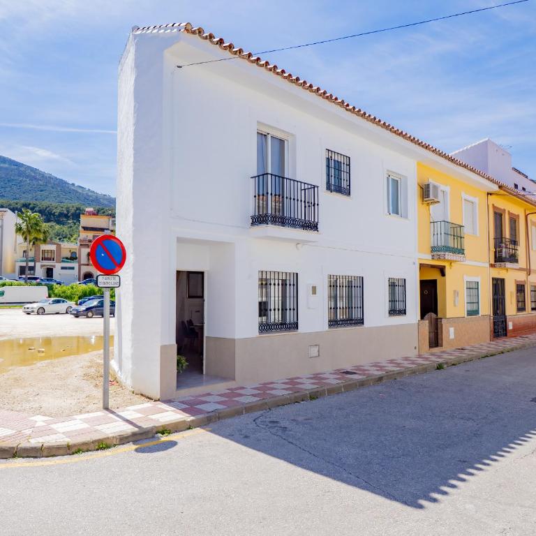 Cubo's La Perla Town Center House - Vacation Home - 3