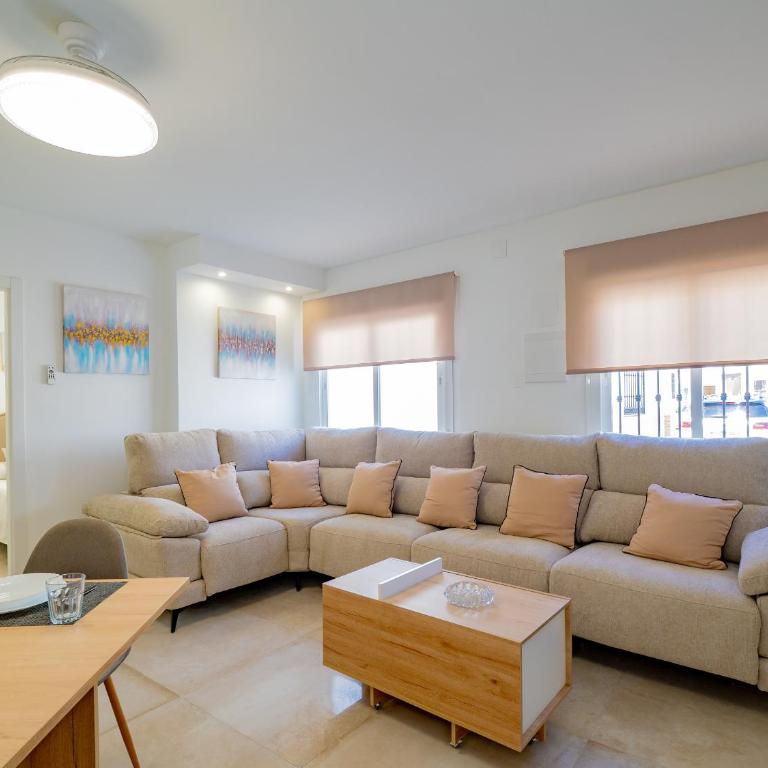 Cubo's La Perla Town Center House - Vacation Home - 10