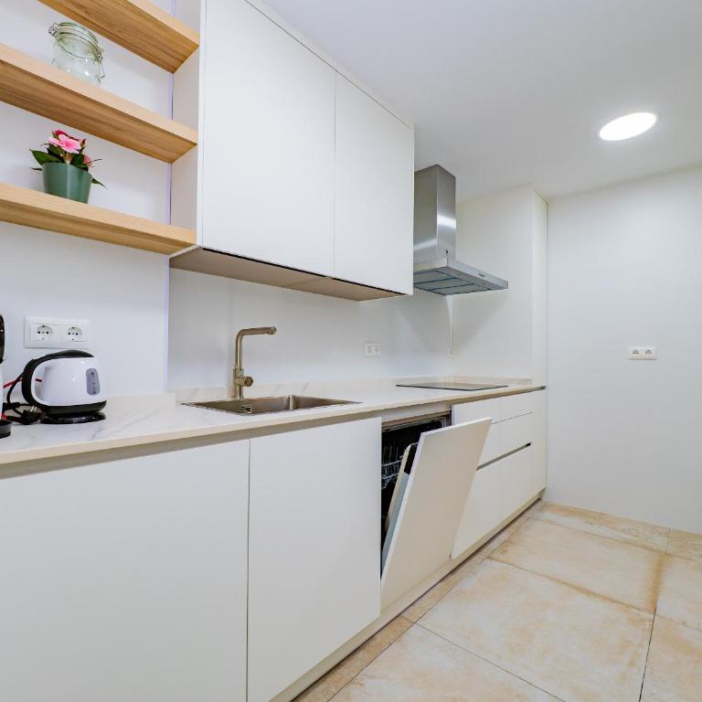 Cubo's La Perla Town Center House - Vacation Home - 14