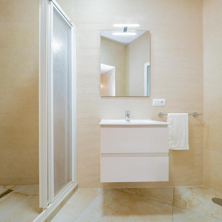 Cubo's La Perla Town Center House - Vacation Home - 48