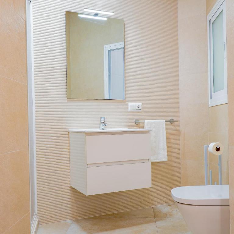 Cubo's La Perla Town Center House - Vacation Home - 54