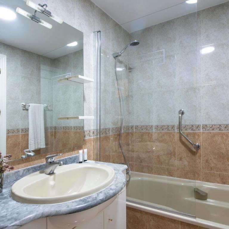 Macdonald La Ermita Resort - Apartamento Clásico de 2 dormitorios con terraza y vistas al mar - 11