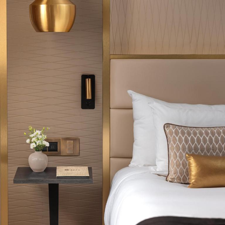 Niepce Paris, Curio Collection By Hilton - Camera King Privilege - 2