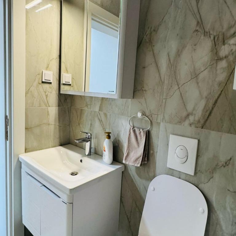 Mellas Premium Apartment - Two-Bedroom Apartment - 21