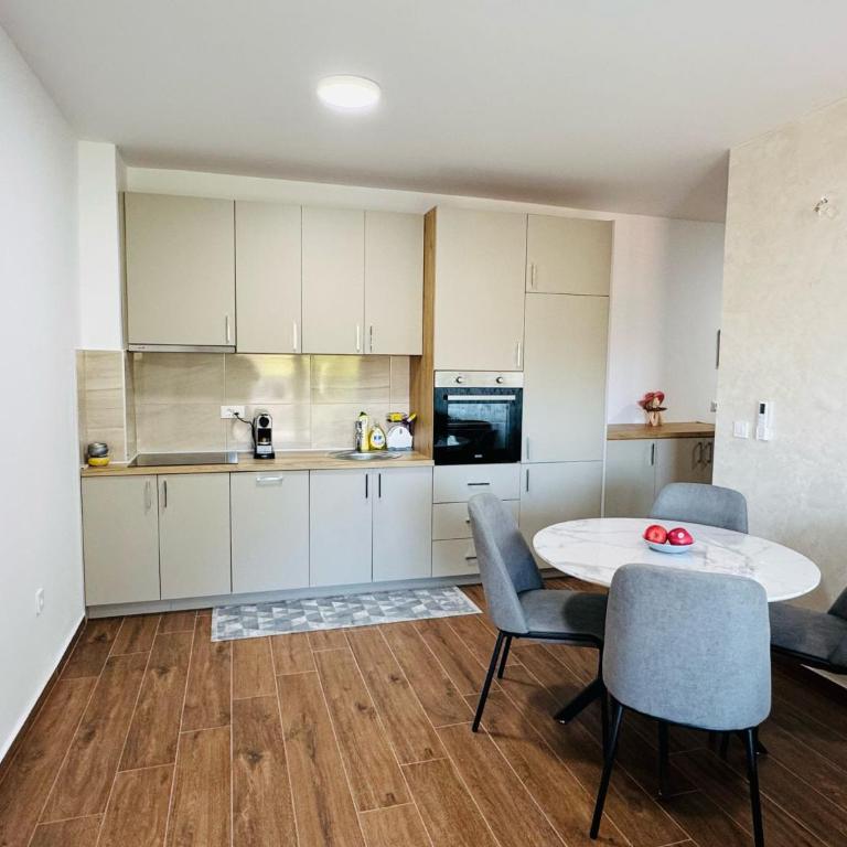 Mellas Premium Apartment - Two-Bedroom Apartment - 9