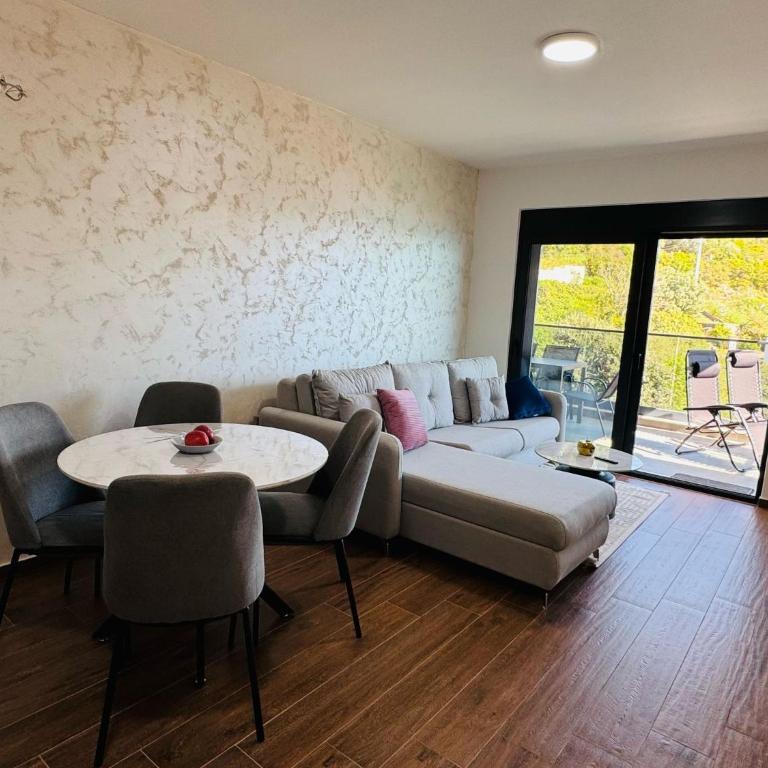 Mellas Premium Apartment - Two-Bedroom Apartment - 8