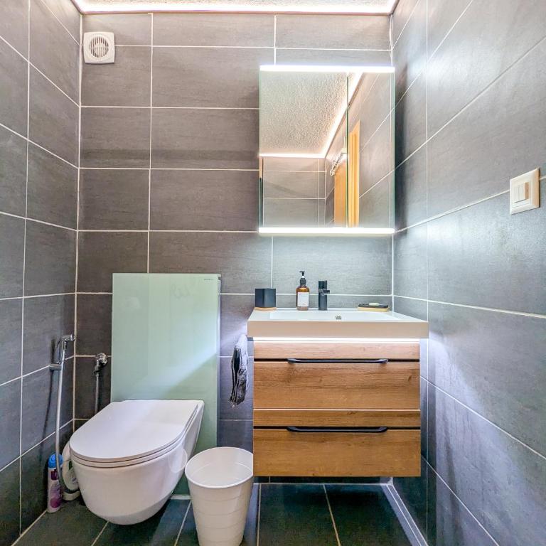 Centered Ski/Swim Ap. w/ private yard & fireplace - Apartment mit 1 Schlafzimmer - 6