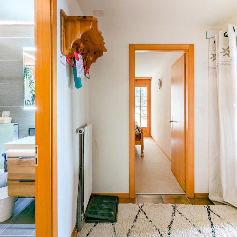 Centered Ski/Swim Ap. w/ private yard & fireplace - Apartment mit 1 Schlafzimmer - 3