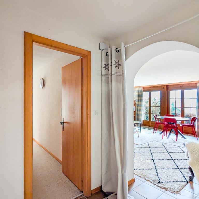 Centered Ski/Swim Ap. w/ private yard & fireplace - Apartment mit 1 Schlafzimmer - 4