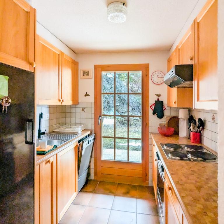 Centered Ski/Swim Ap. w/ private yard & fireplace - Apartment mit 1 Schlafzimmer - 12