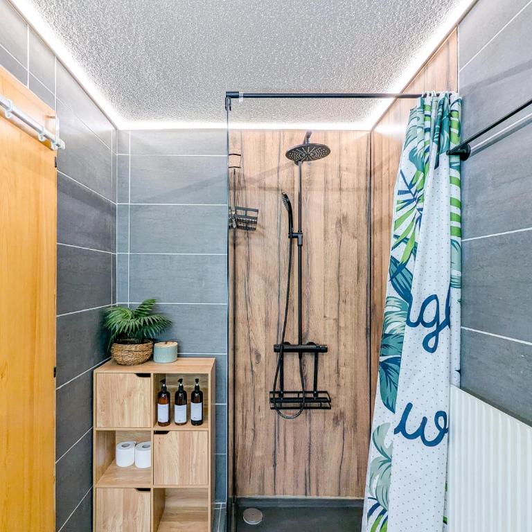 Centered Ski/Swim Ap. w/ private yard & fireplace - Apartment mit 1 Schlafzimmer - 16