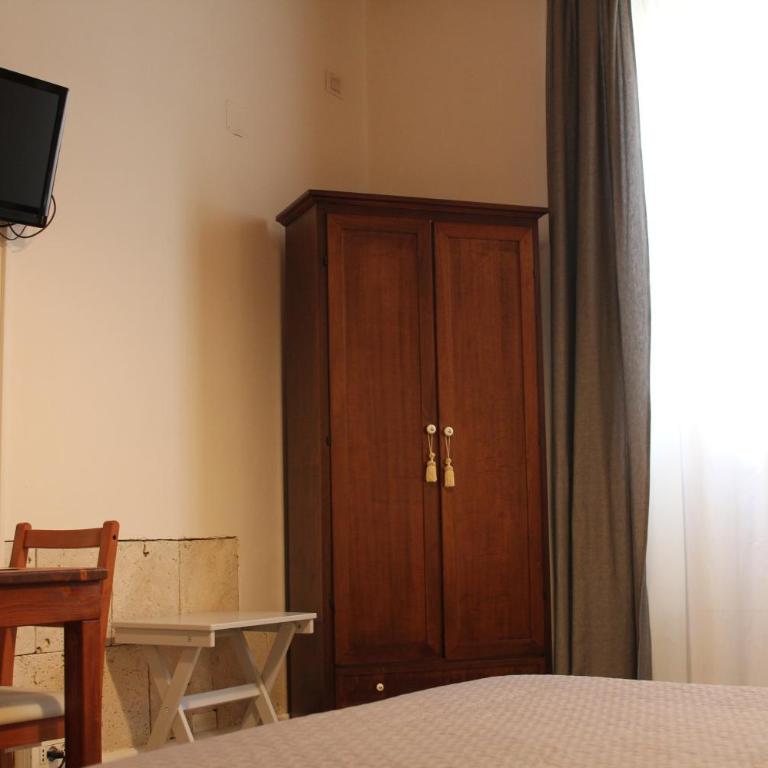 Bed & Tower - Camera Matrimoniale con Bagno Privato Esterno - 17