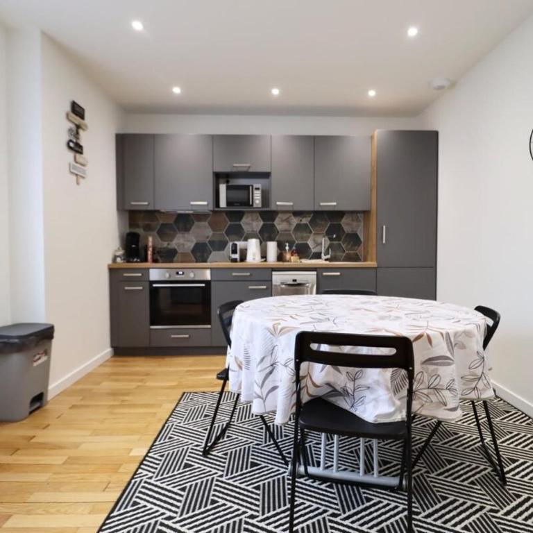 Génial T4 90m2 cosy&clim 3 CHB 2 SDB - tram 5min du centre de Strasbourg - Three-Bedroom Apartment - 11