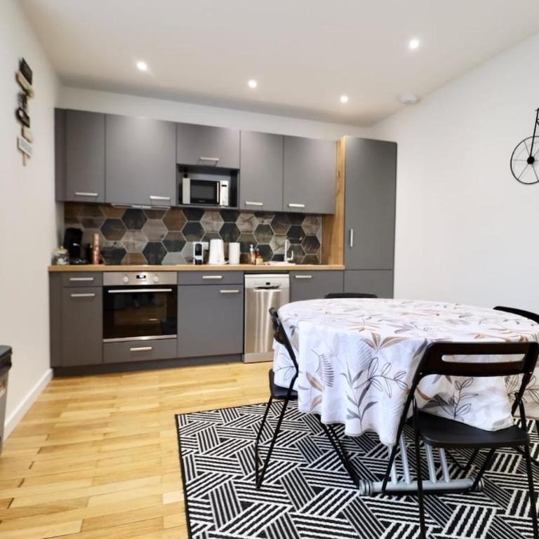 Génial T4 90m2 cosy&clim 3 CHB 2 SDB - tram 5min du centre de Strasbourg - Three-Bedroom Apartment - 22