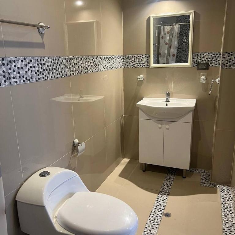 Apartamento céntrico con cochera, Puno - Apartamento de 3 dormitorios - 2