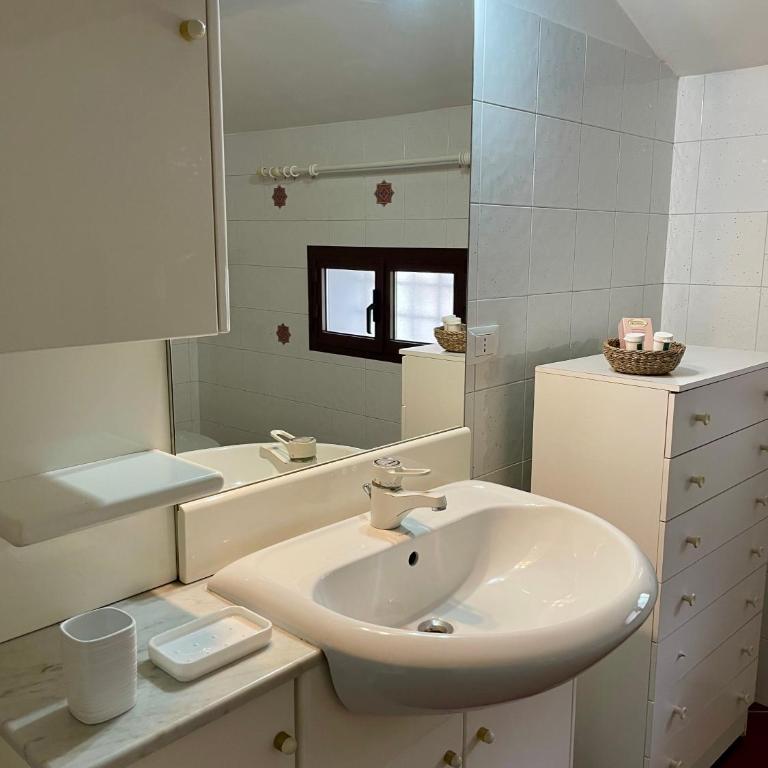 Palazzo 1500 Frescobaldi - Piano nobile x 5 - A Casa di Alfonso - Three-Bedroom Apartment - 61