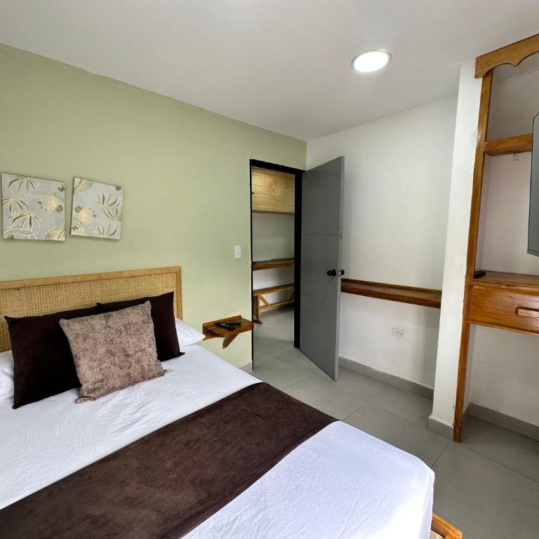 Casa amplia en Medellín Ideal para grupos y familias grandes - Casa de 7 dormitorios - 1