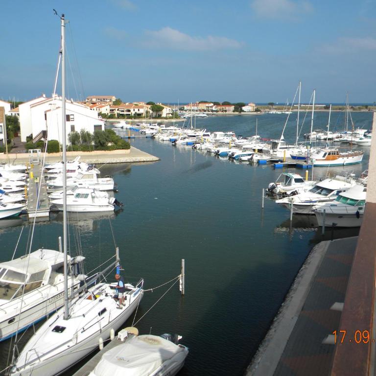 Ombre et soleil vue sur la lagune et bateaux - Two-Bedroom Apartment - 4