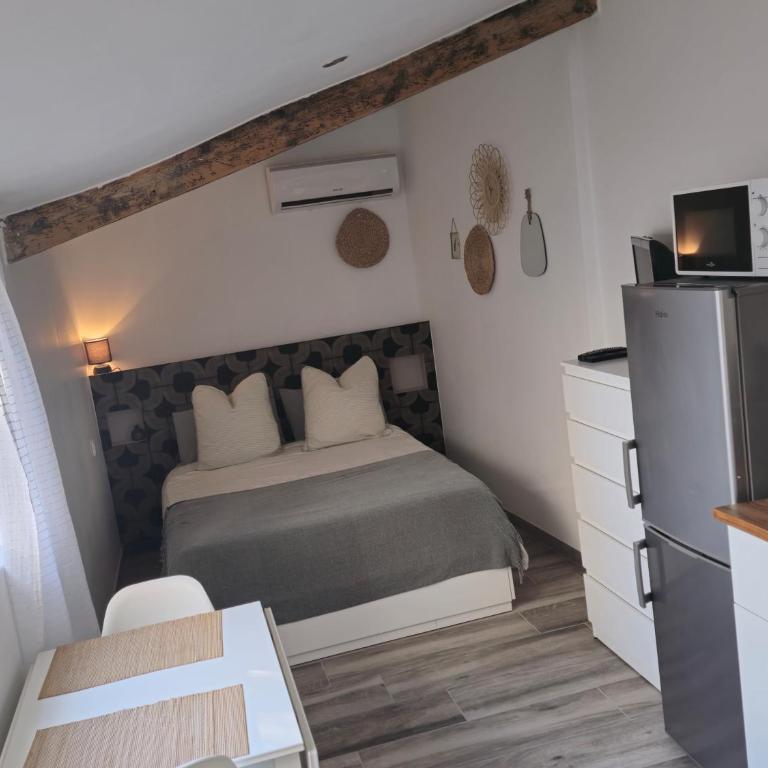 Studio-Valentine climatisée avec piscine chauffée & Spa 2 places - Apartment mit 1 Schlafzimmer - 3