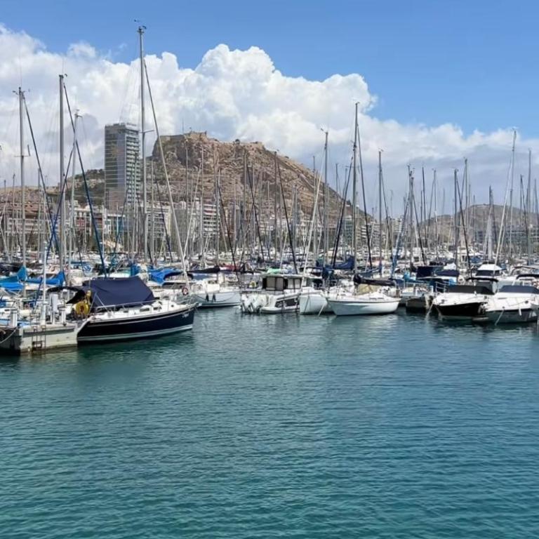 4BR Apt 10 min Walk to San Juan Beach - Pool & Terrace - Apartment - 29
