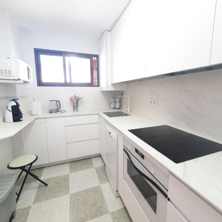La Carihuela a 150 metros de la playa con espectaculares vistas - Apartamento de 2 dormitorios - 15