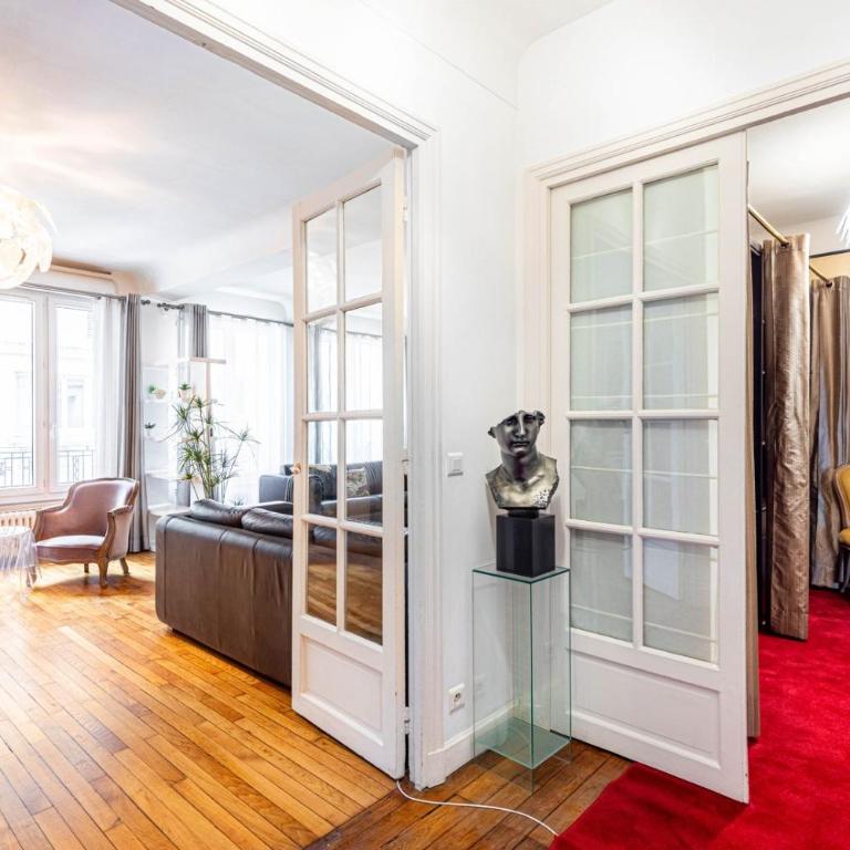 GuestReady - Luxury Living in the Heart of Paris - Two-Bedroom Apartment - 13