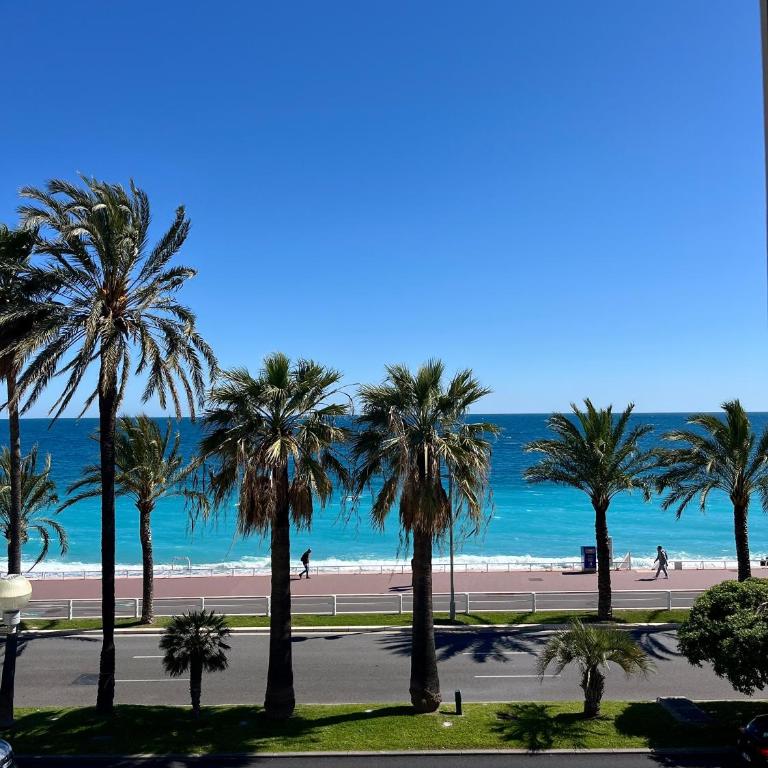 Hotel Flots d'Azur Promenade des Anglais - Chambre Triple Privilège avec Vue sur Mer - 1