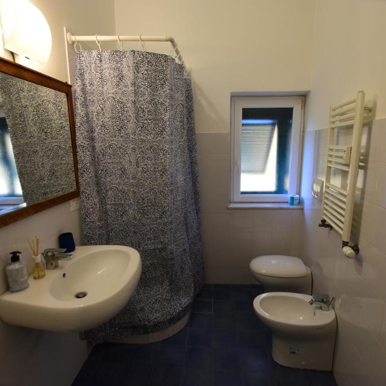 La Casa sulla Mattonata accogliente appartamento su una tipica creuza genovese con splendida vista e a pochi passi dalla Stazione Principe - Two-Bedroom Apartment with Harbor View - 84
