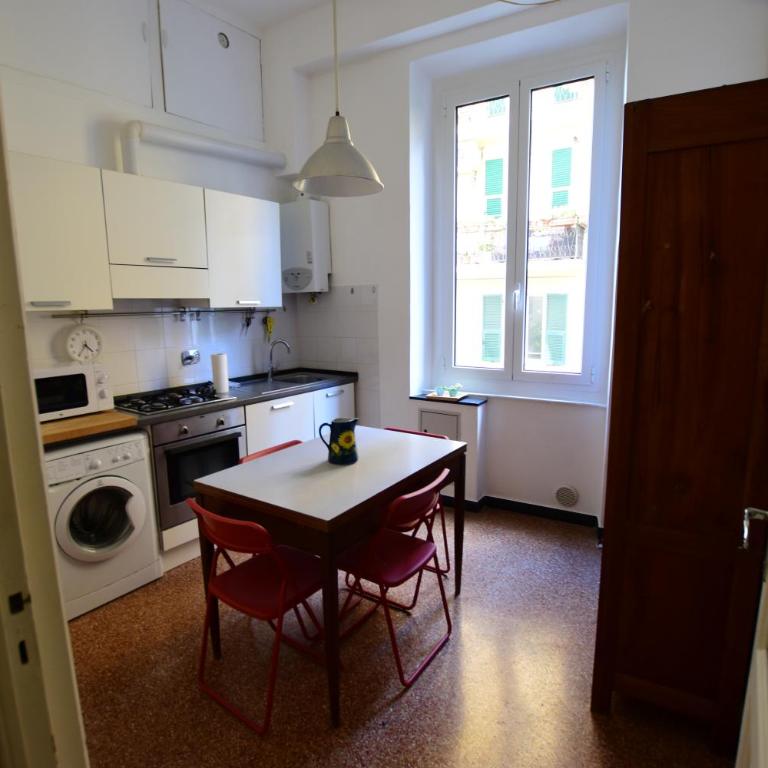 La Casa sulla Mattonata accogliente appartamento su una tipica creuza genovese con splendida vista e a pochi passi dalla Stazione Principe - Two-Bedroom Apartment with Harbor View - 80