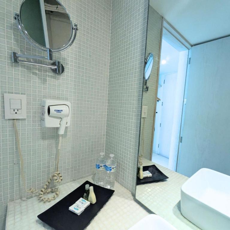 We Hotel Acapulco - Habitación Doble Estándar con 2 camas dobles - 9