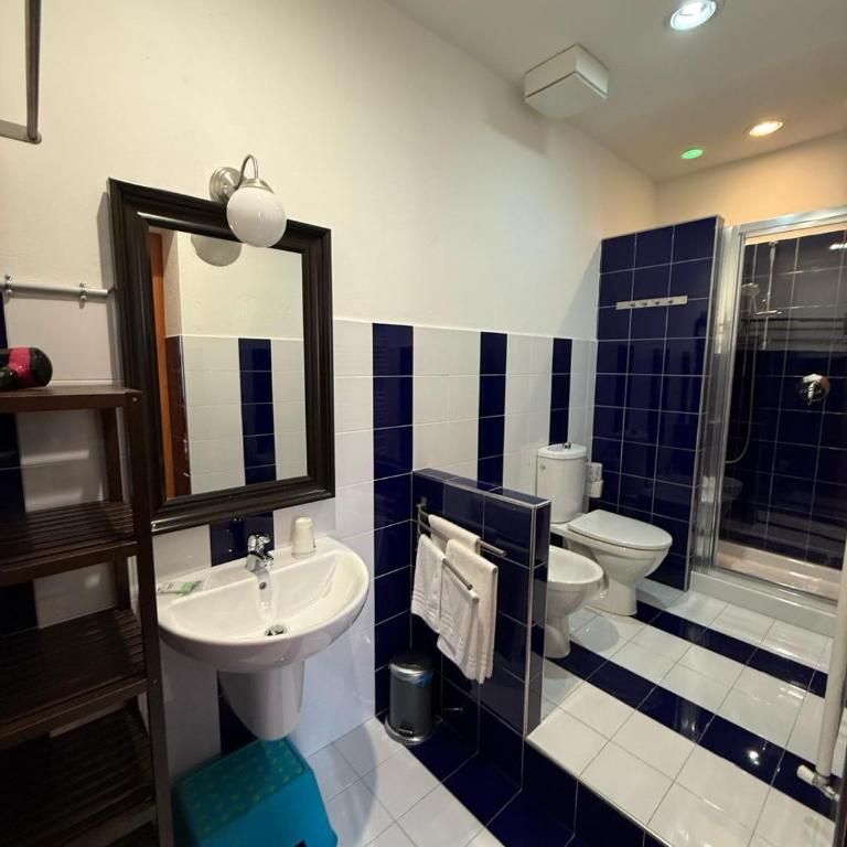 Andres Guest House Sanremo - Camera Matrimoniale Deluxe (2 Adulti + 1 Bambino) - 4