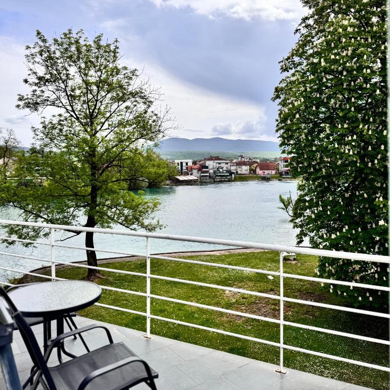 Hotel Paviljon - Double Room with Balcony - 2