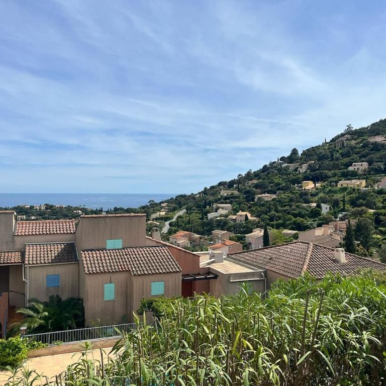T3 vue mer avec piscine - Two-Bedroom Apartment with Terrace and Sea View - 8