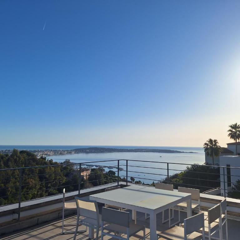 Cannes-SuperCannes-GolfeJuan--VILLA ALAMP--Piscine--Vue mer exceptionnelle - Villa avec Piscine Privée - 17