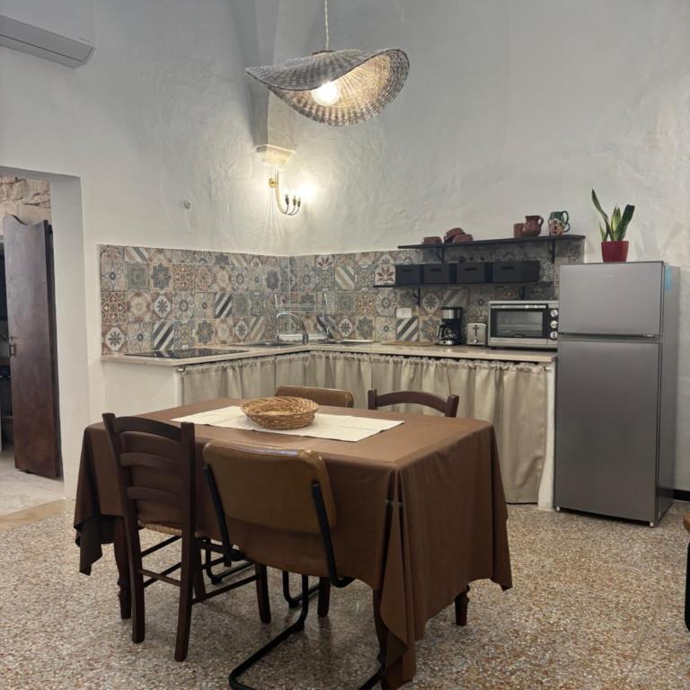 Civico 18 - Two-Bedroom Apartment with Balcony - 2