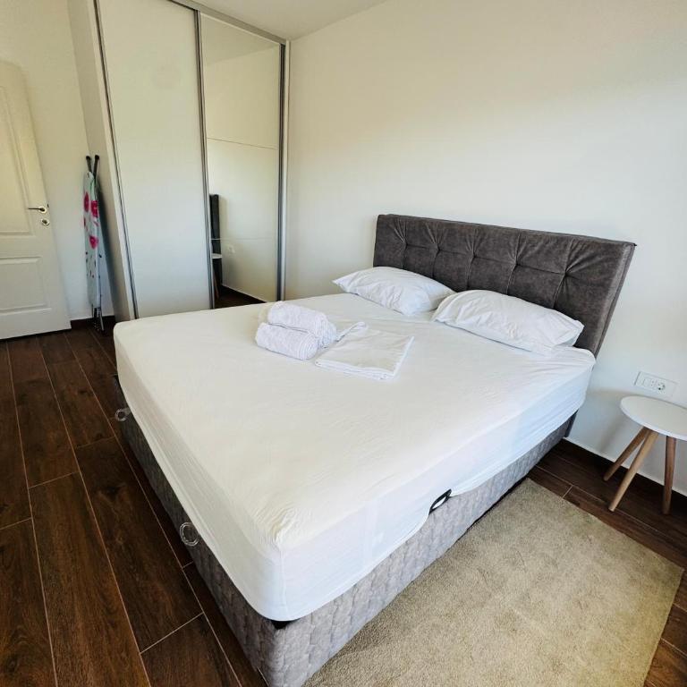 Mellas Premium Apartment - Two-Bedroom Apartment - 15