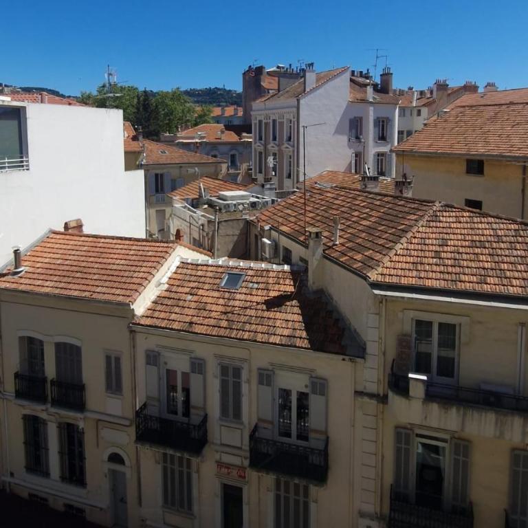 2 pièces avec terrasse -Calme-Sans vis à vis-garage-centre de Cannes - Appartement 1 Chambre - 8