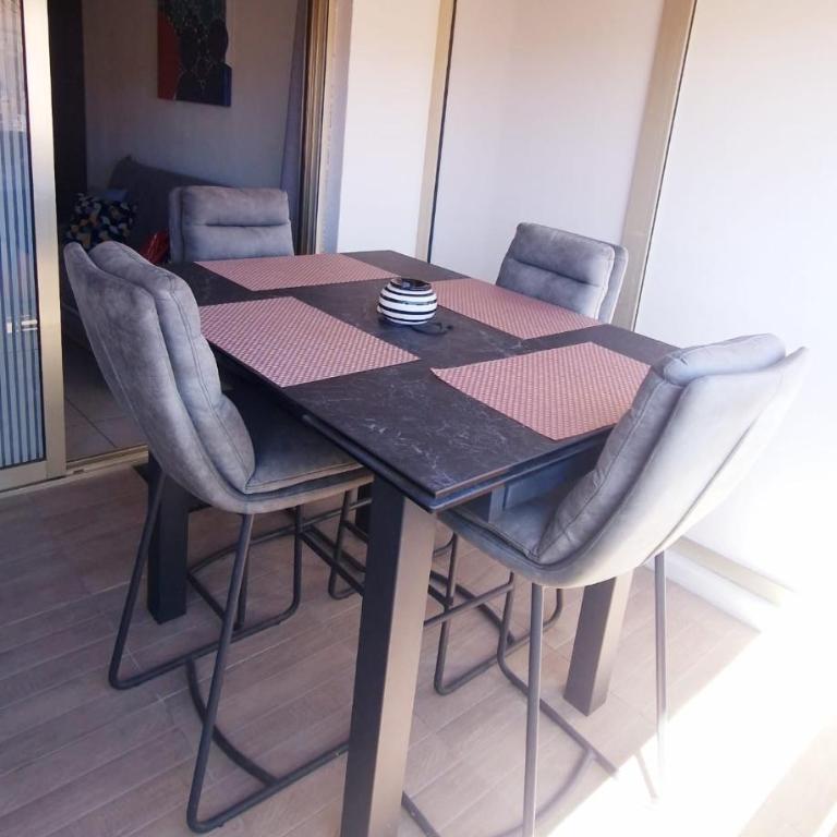 2 pièces avec terrasse -Calme-Sans vis à vis-garage-centre de Cannes - Appartement 1 Chambre - 7